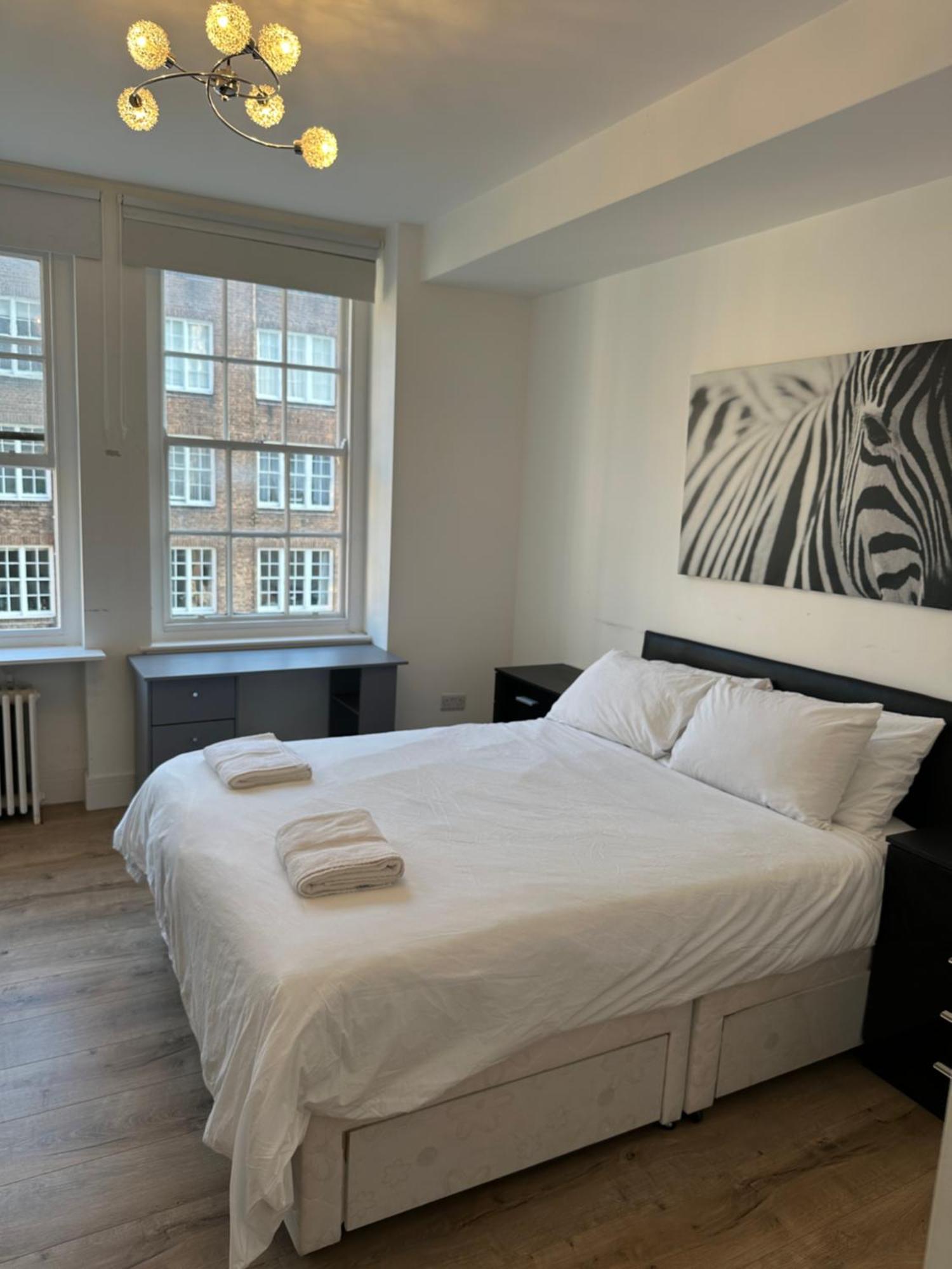 Queensway Dream, Hyde Park Londen